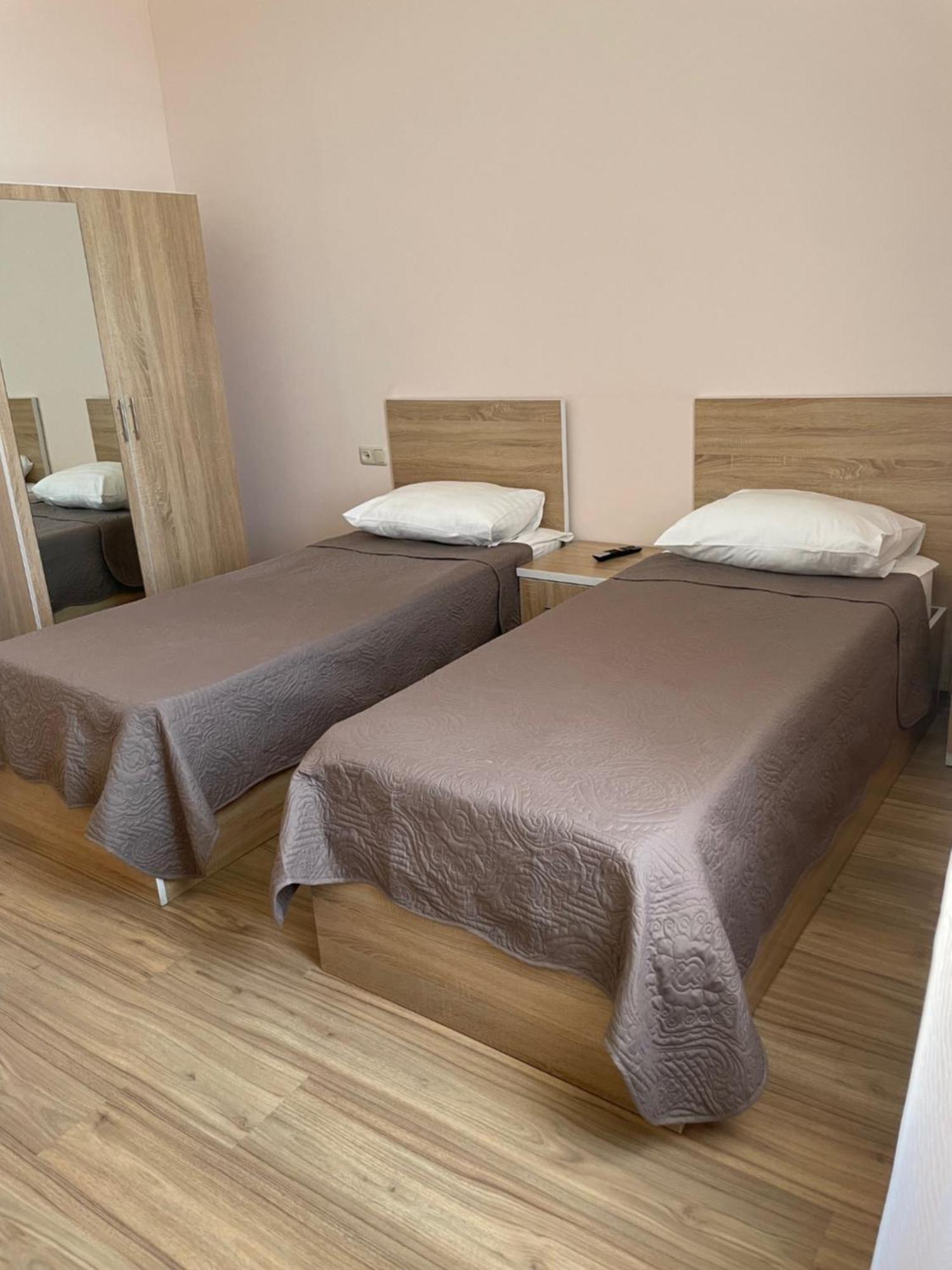 Decca Hotel Jerevan Eksteriør billede