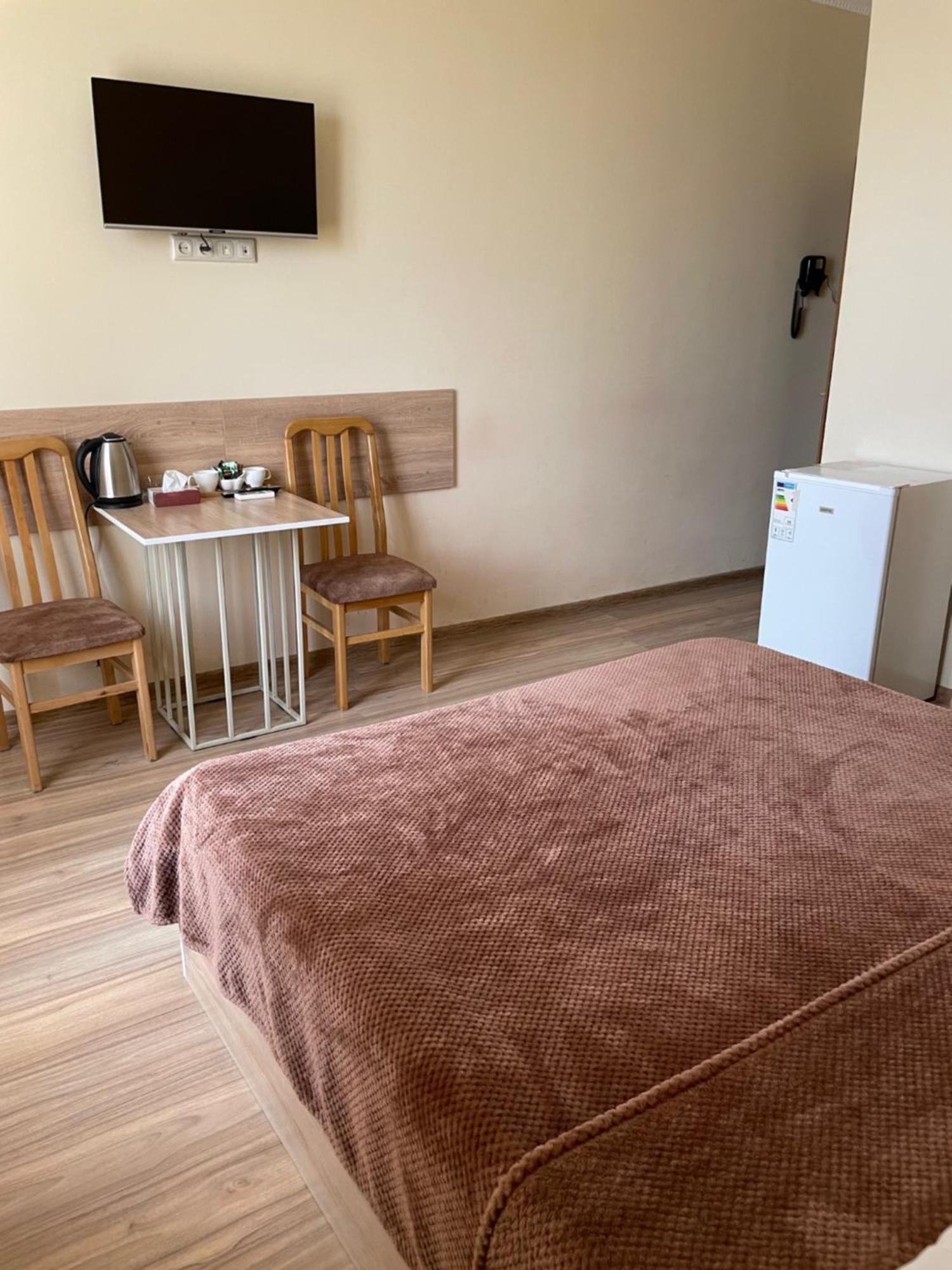 Decca Hotel Jerevan Eksteriør billede