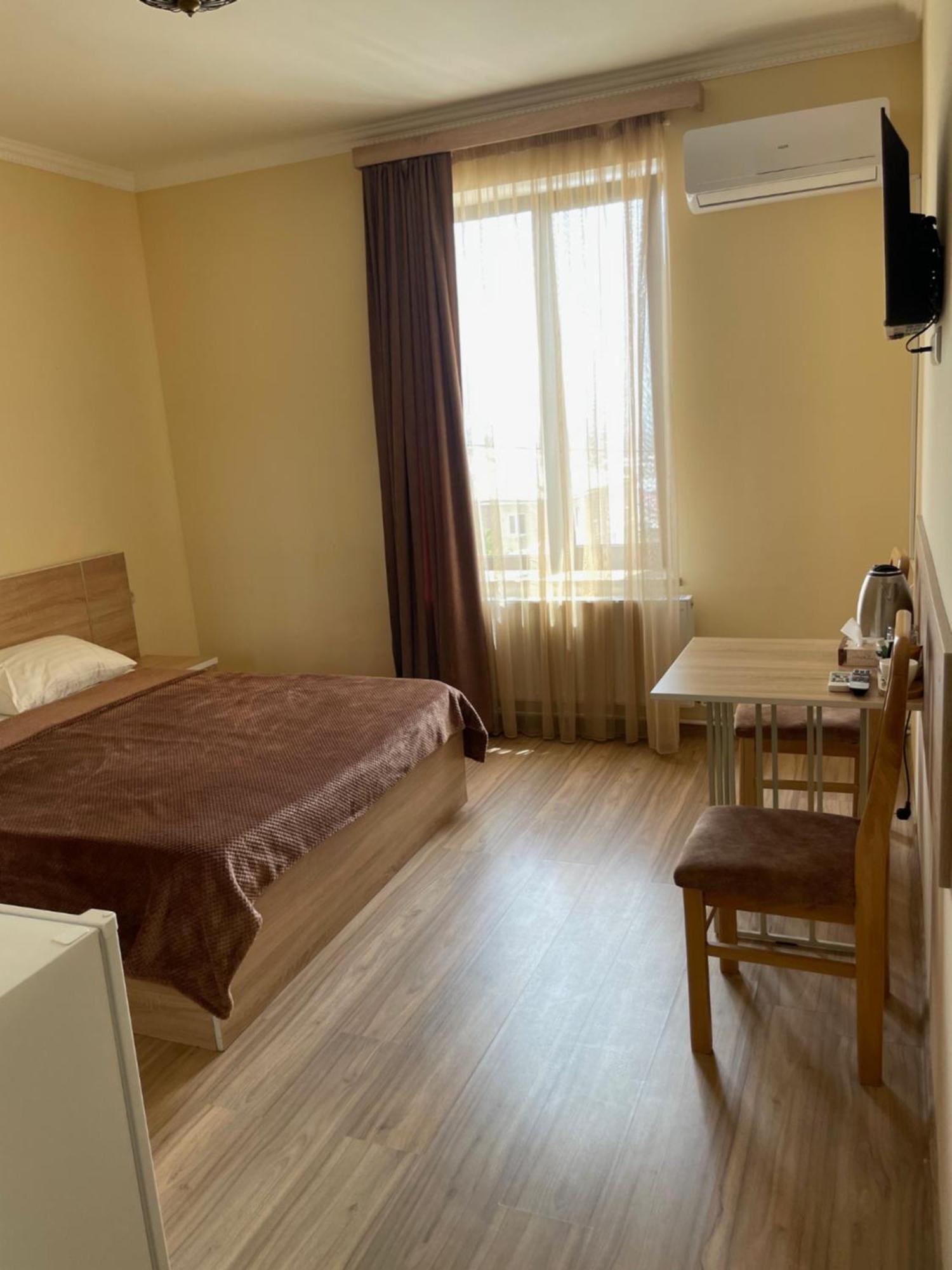 Decca Hotel Jerevan Eksteriør billede
