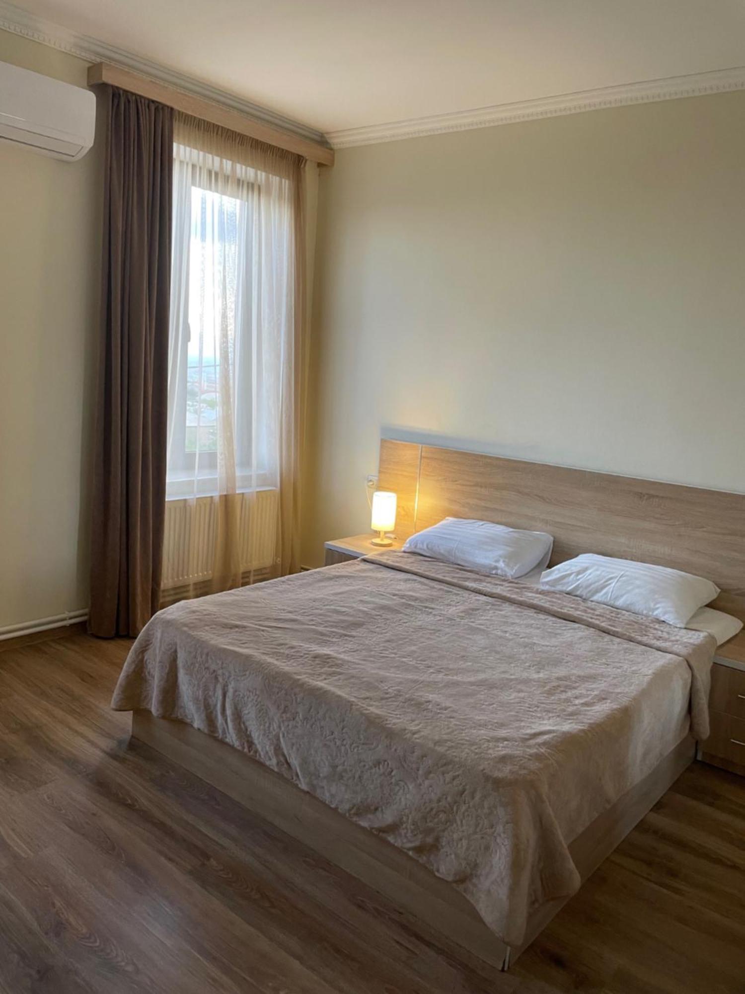 Decca Hotel Jerevan Eksteriør billede