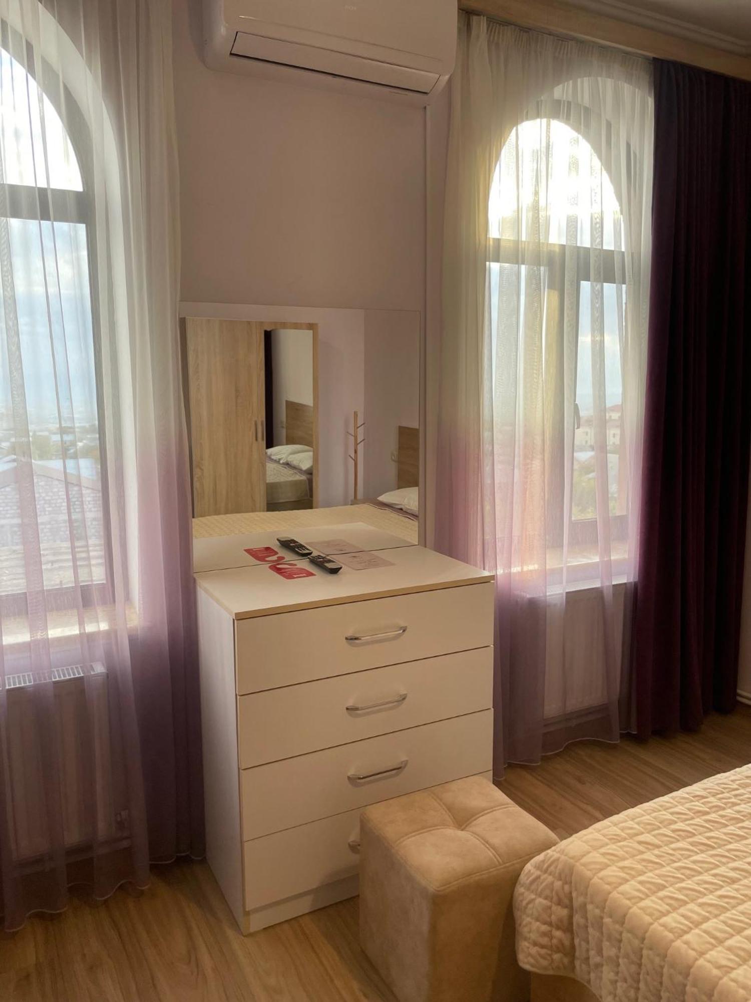 Decca Hotel Jerevan Eksteriør billede