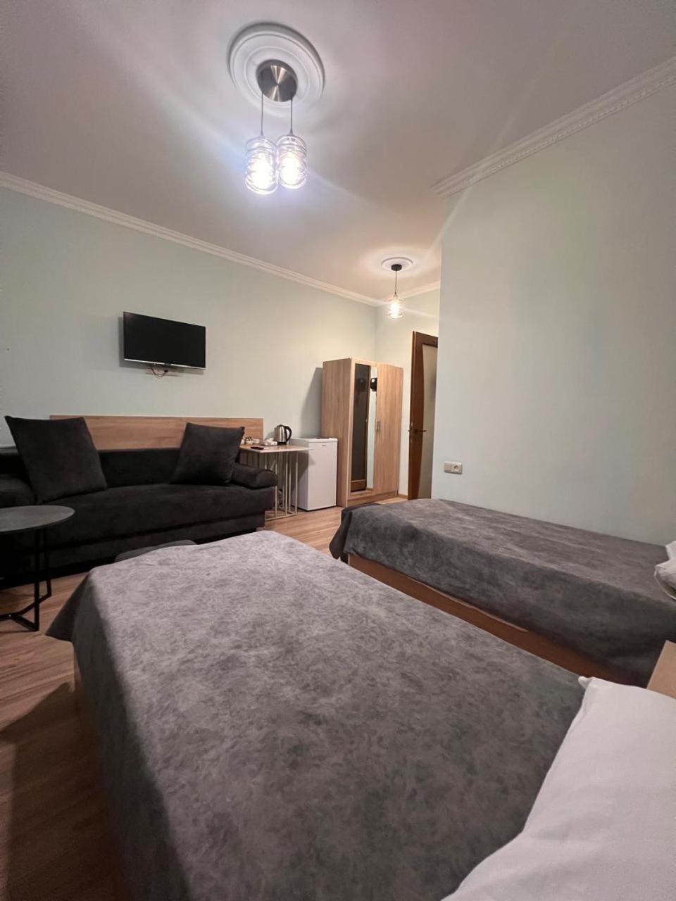 Decca Hotel Jerevan Eksteriør billede