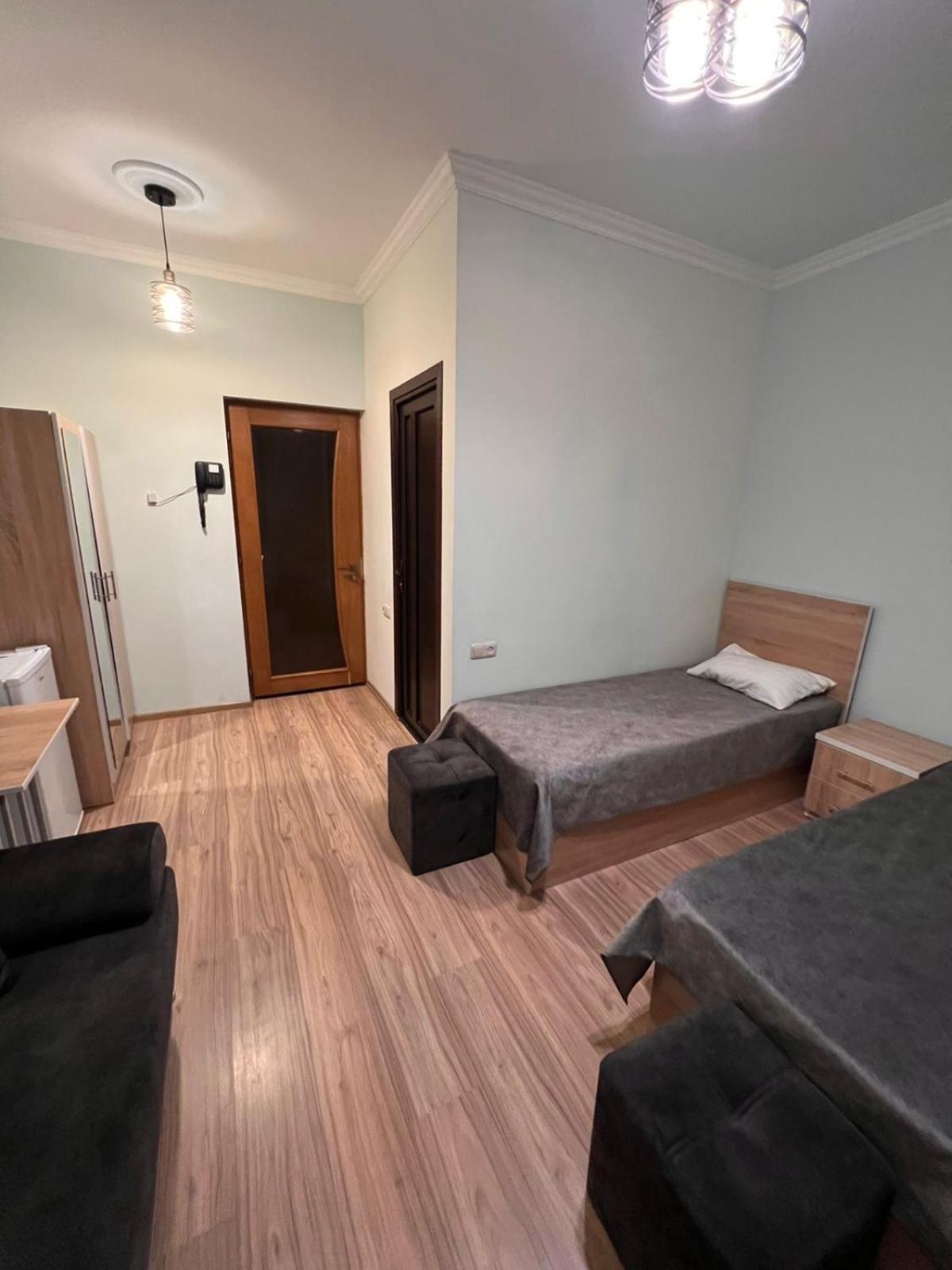 Decca Hotel Jerevan Eksteriør billede