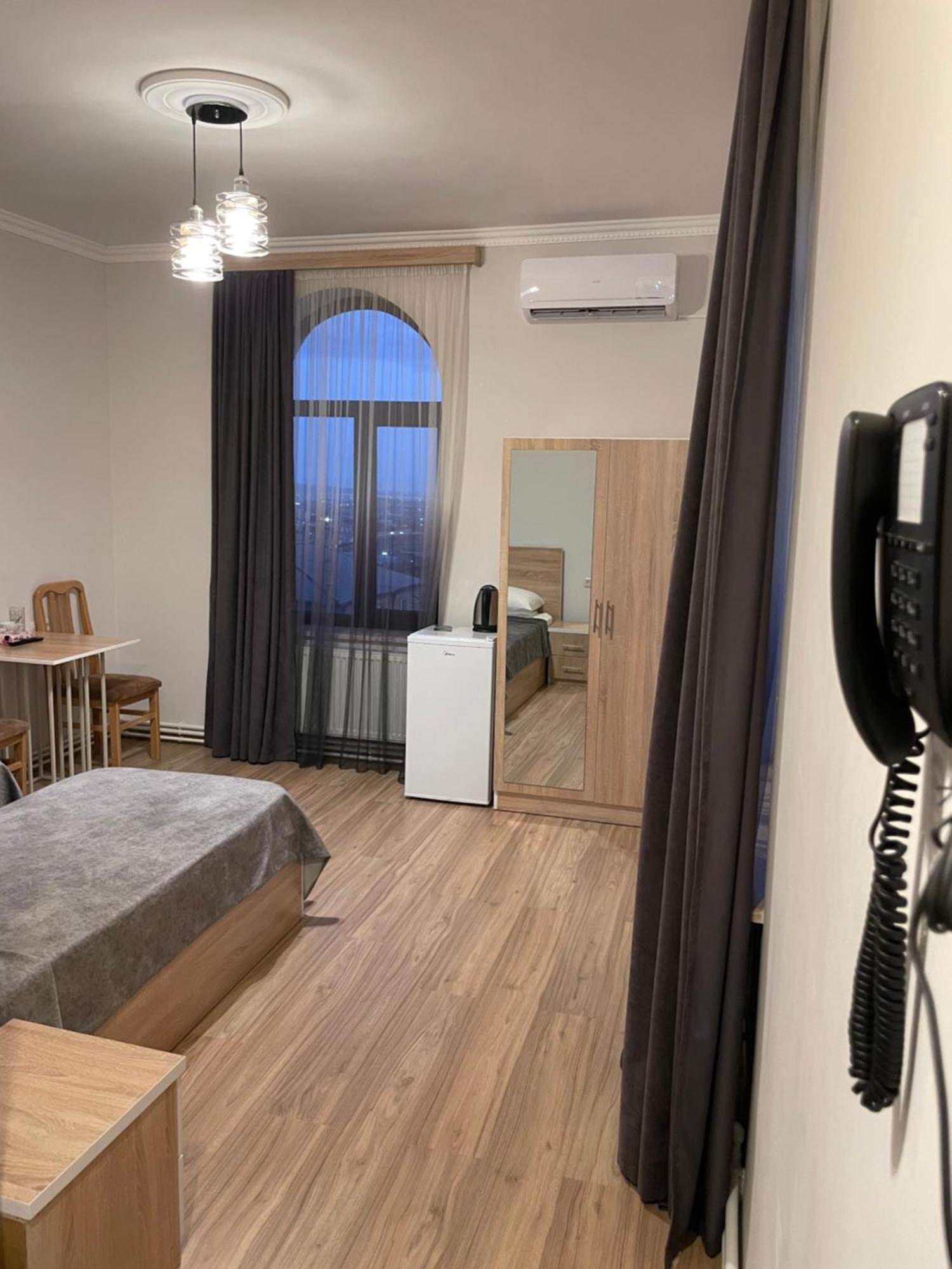 Decca Hotel Jerevan Eksteriør billede